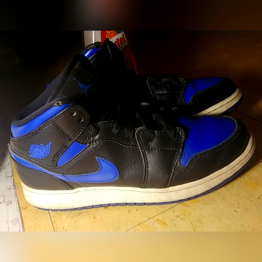 Jordan 1 Mid royal blue and black size 7.5